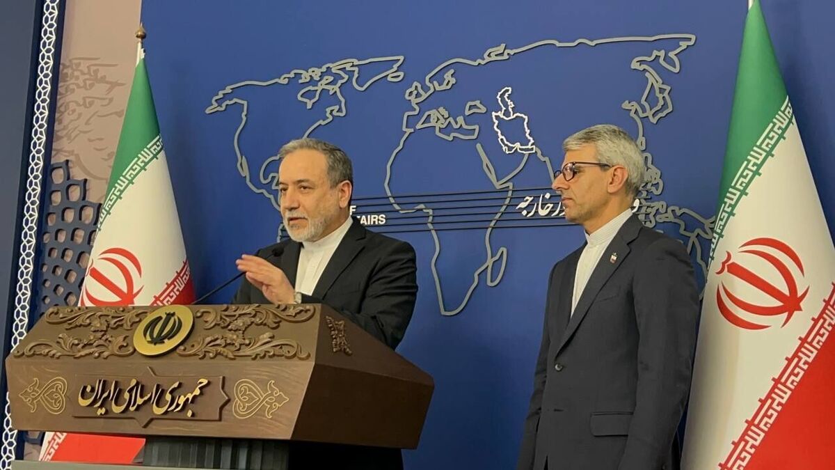 عراقچی: خبرنگار و دیپلمات در همه صحنه‌ها همراه و هم‌سنگر هستند