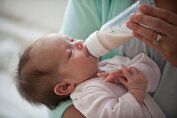 هیچ غذایی جایگزین شیرمادر نیست