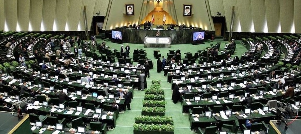 استفاده از تلفن همراه در صحن مجلس ممنوع!
