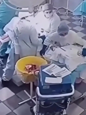 ادامه عمل جراحی هنگام زلزله ۸.۸ ریشتری روسیه + فیلم