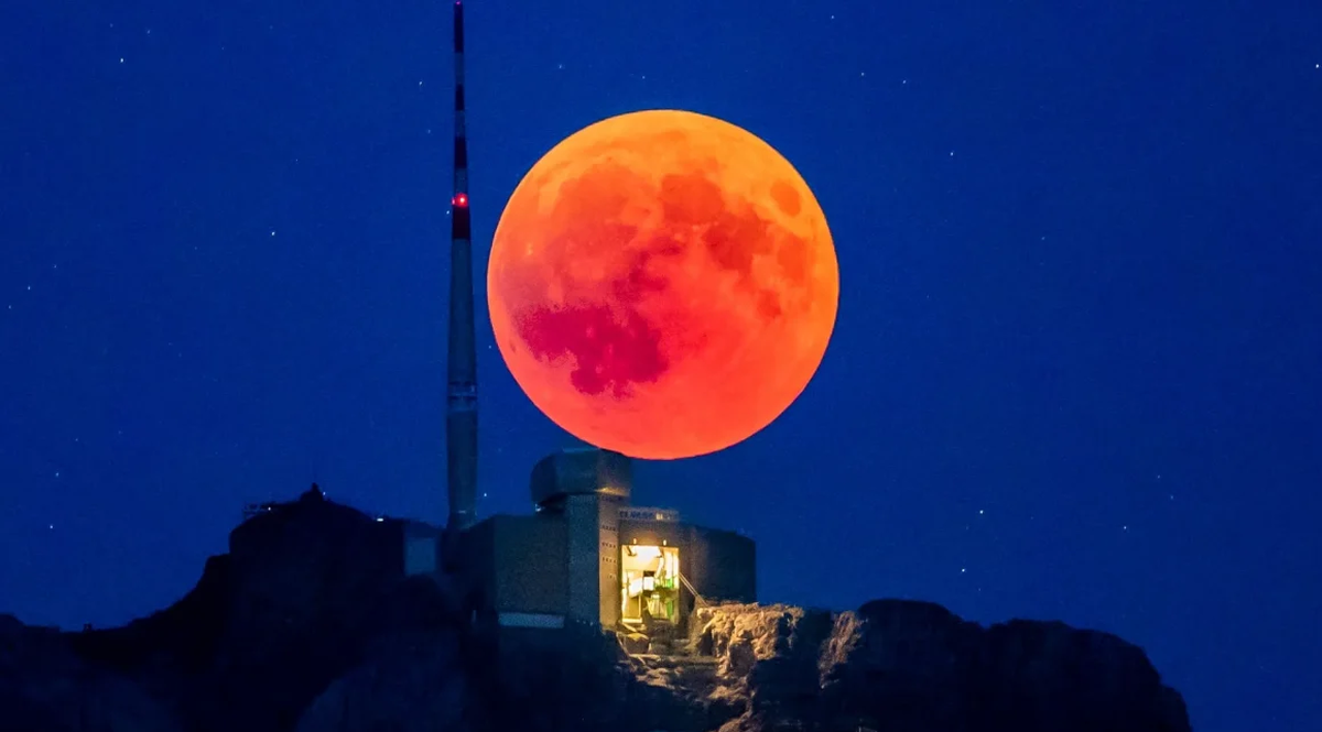 ۱۶ شهریور به آسمان نگاه کنید؛ ماه خونین است