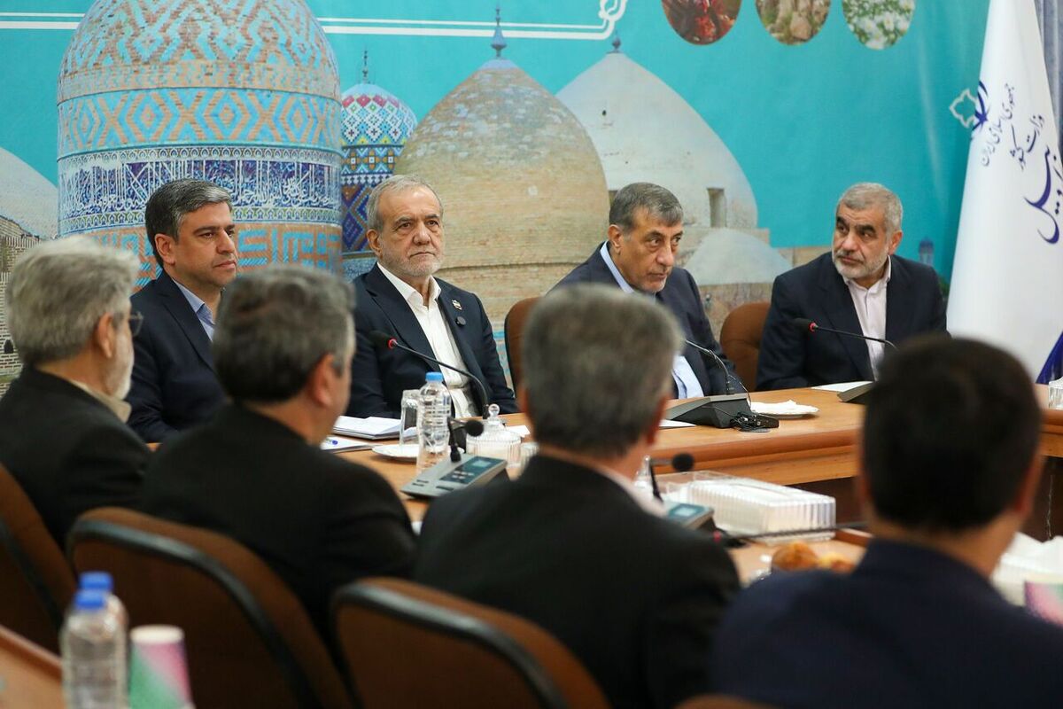 ثبات اقتصادی کشور نباید وابسته به نفت باشد