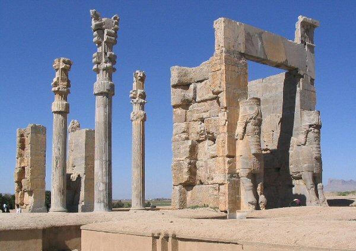 کاوش‌های باستان‌شناسی برای تعیین حریم تخت‌جمشید آغاز شد