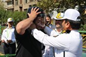 اهدای کلاه ایمنی به موتورسواران مقابل مدارس از اول مهر