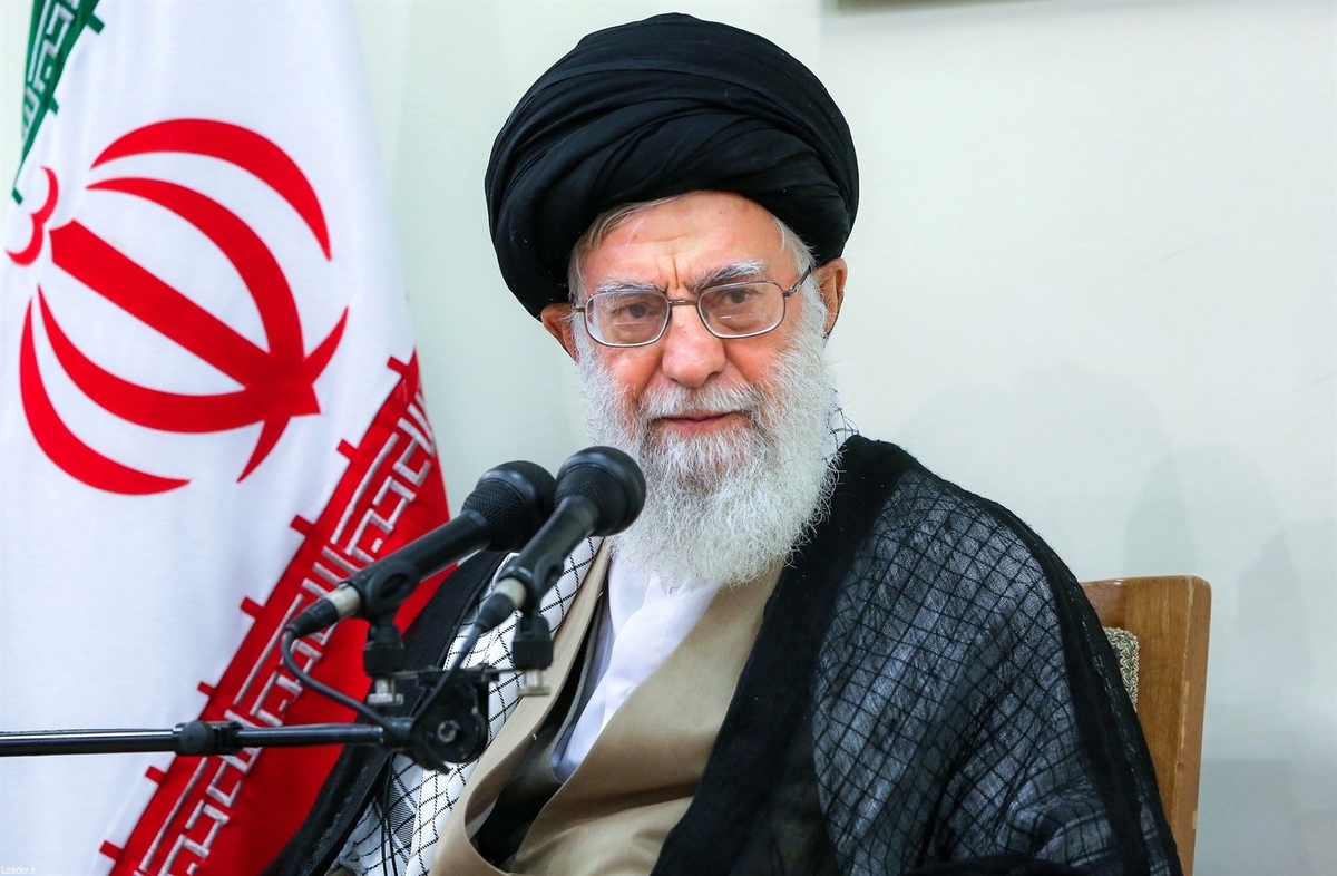 رهبر انقلاب به قهرمانان کشتی: به ورزشکار، مربّی و مدیر، آفرین می‌گویم