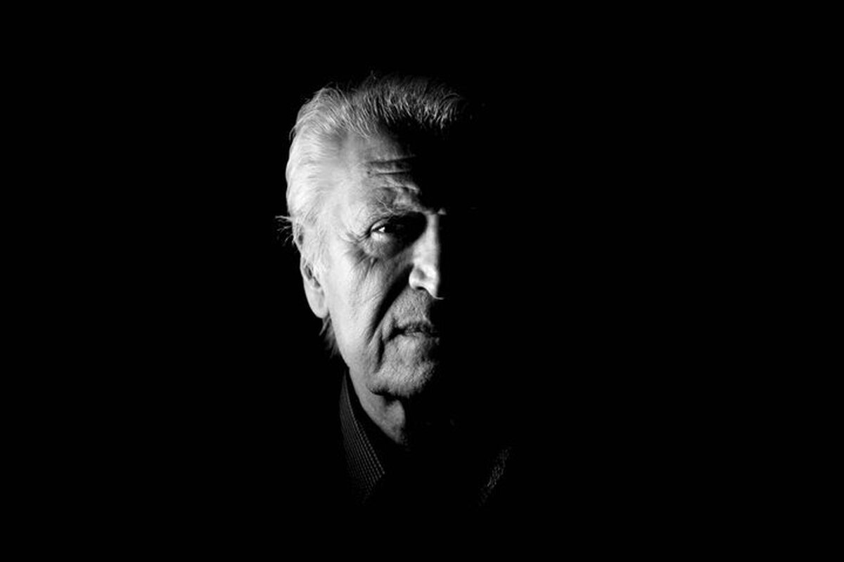 پیکر احمد پژمان از مقابل تالار وحدت تشییع میشود