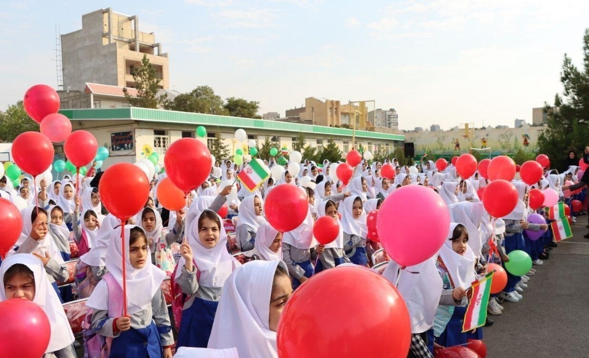 پوشش ترافیکی ۴۰ هزار مدرسه و مرکز آموزشی در کشور سرویس مدارس زیر نظارت میدانی پلیس