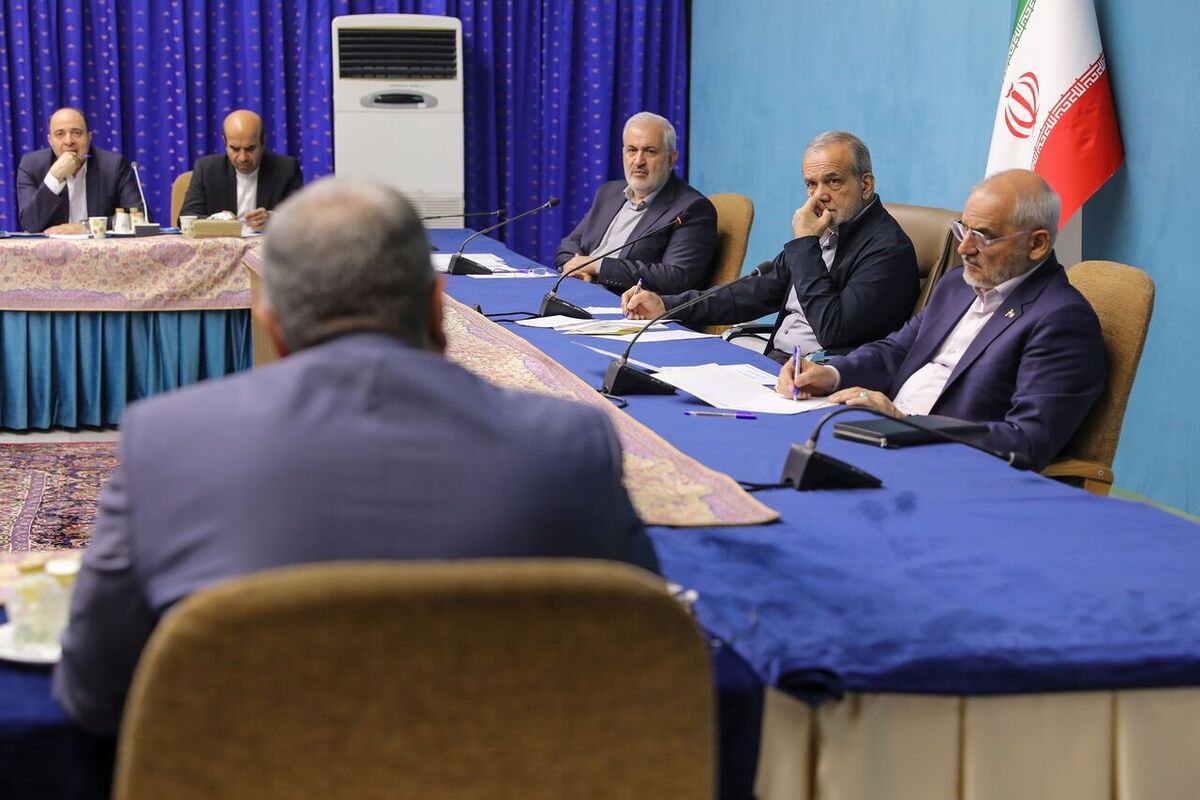 پزشکیان بر تسریع ساخت نیروگاه‌های خورشیدی تاکید کرد