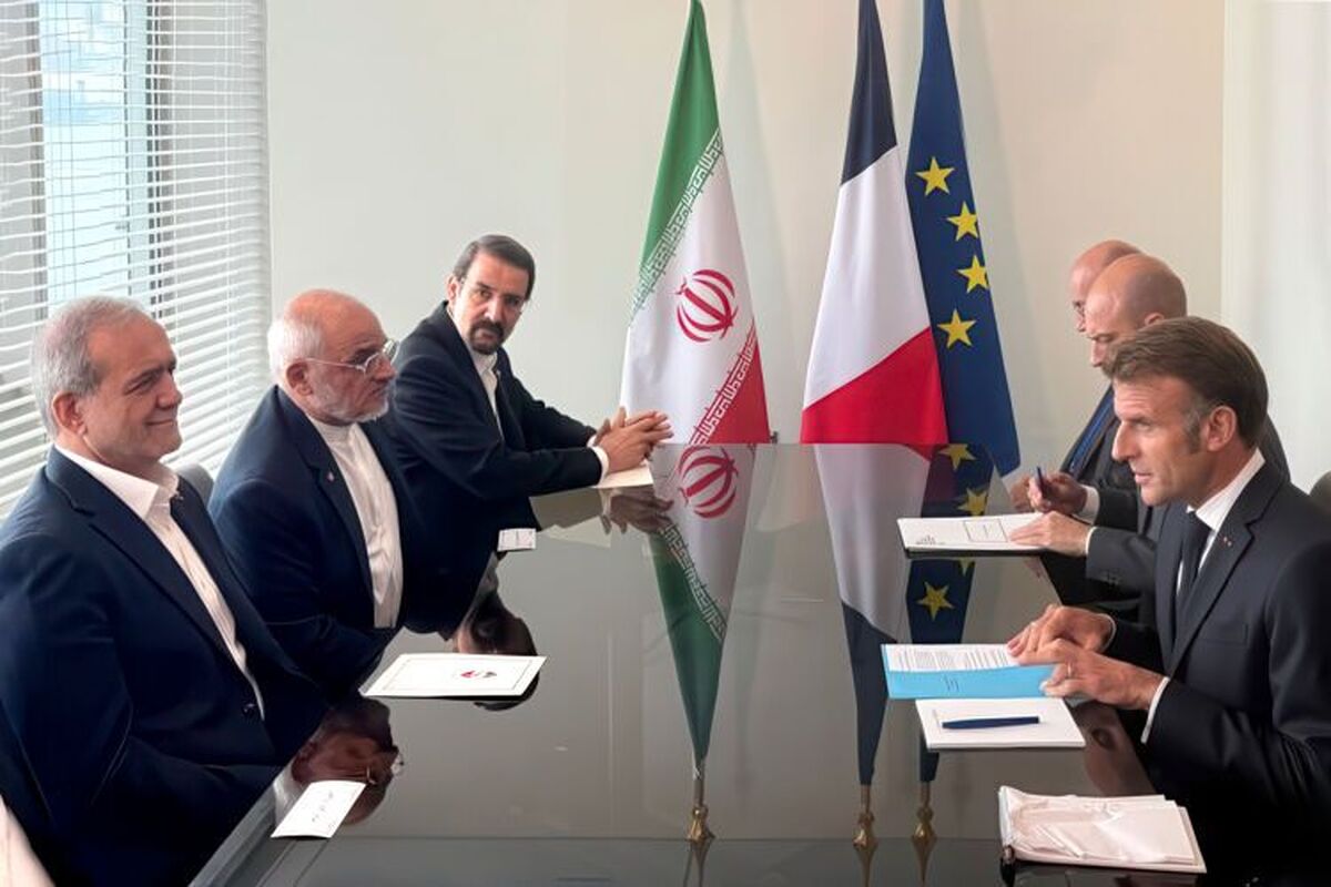 تأکید پزشکیان و مکرون بر حل و فصل مسئله هستهای از مسیر گفتوگو