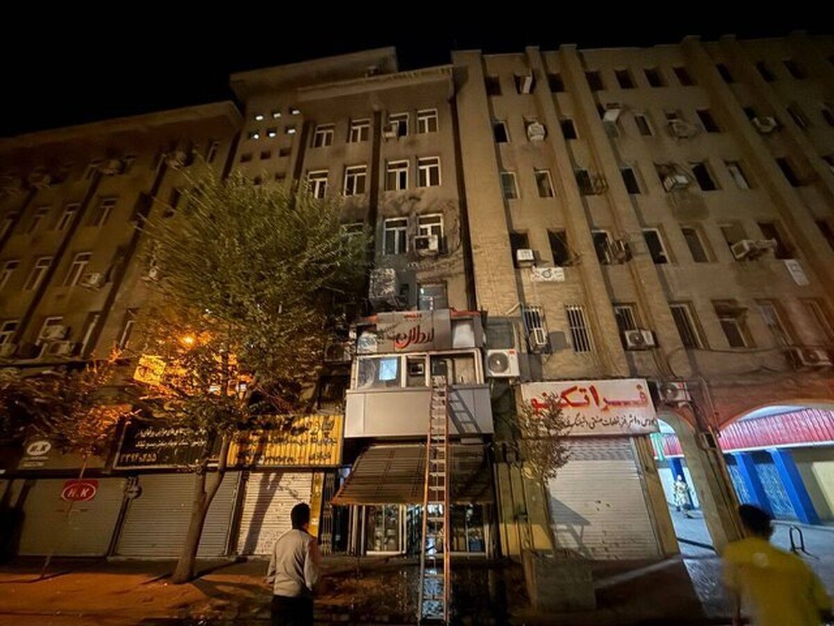 مهار آتش‌سوزی ساختمانی در خیابان سعدی   نجات ۸۵ نفر از هتل