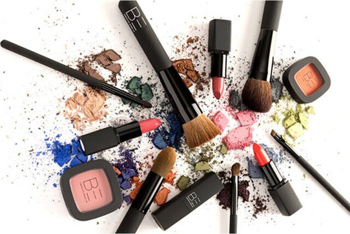 انهدام باند توزیع گسترده لوازم آرایشی بهداشتی تقلبی