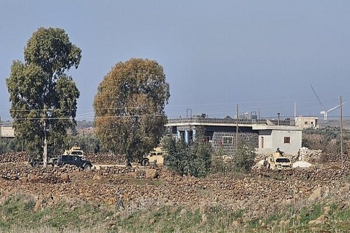 بازرسی منازل یک روستا در جنوب سوریه از سوی نظامیان اسرائیلی