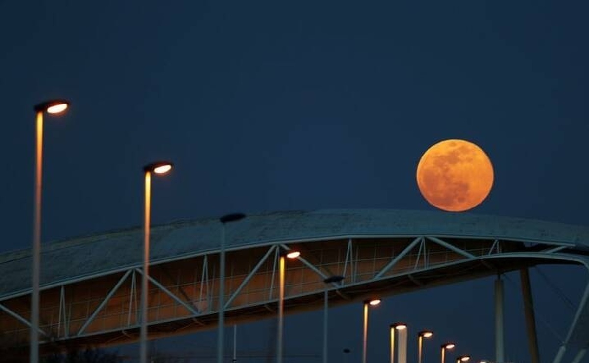 ابر ماه سگ‌ آبی، شب چهارشنبه در آسمان می‌درخشد