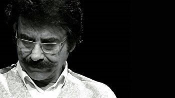 علیرضا افتخاری به سوگ مادر نشست