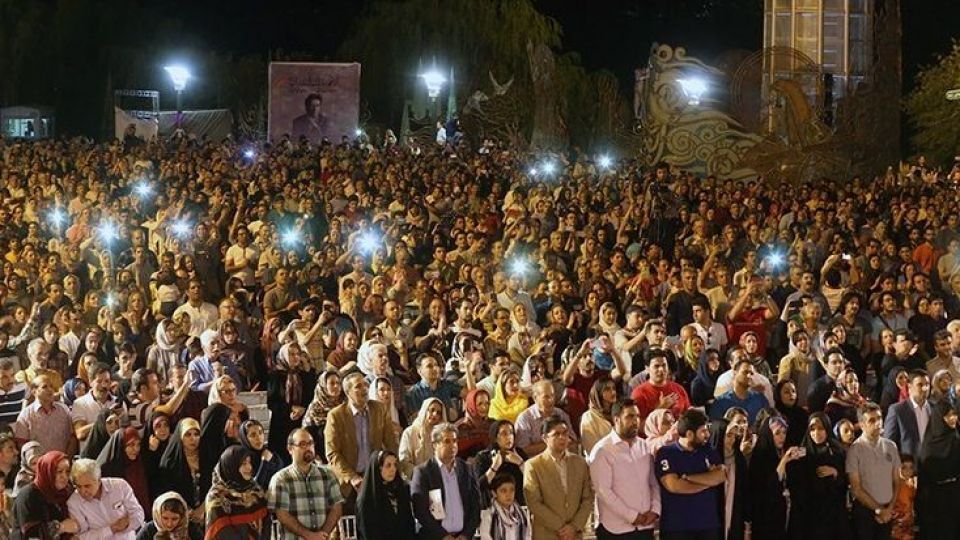 کنسرت خیابانی میدان انقلاب؛ شبِ همصدایی مردم و موسیقی/ تهران سالها نیازمند اینچنین نشاطی بود! کنسرت خیابانی میدان انقلاب؛ شبِ همصدایی مردم و موسیقی/ تهران سالها نیازمند اینچنین نشاطی بود!