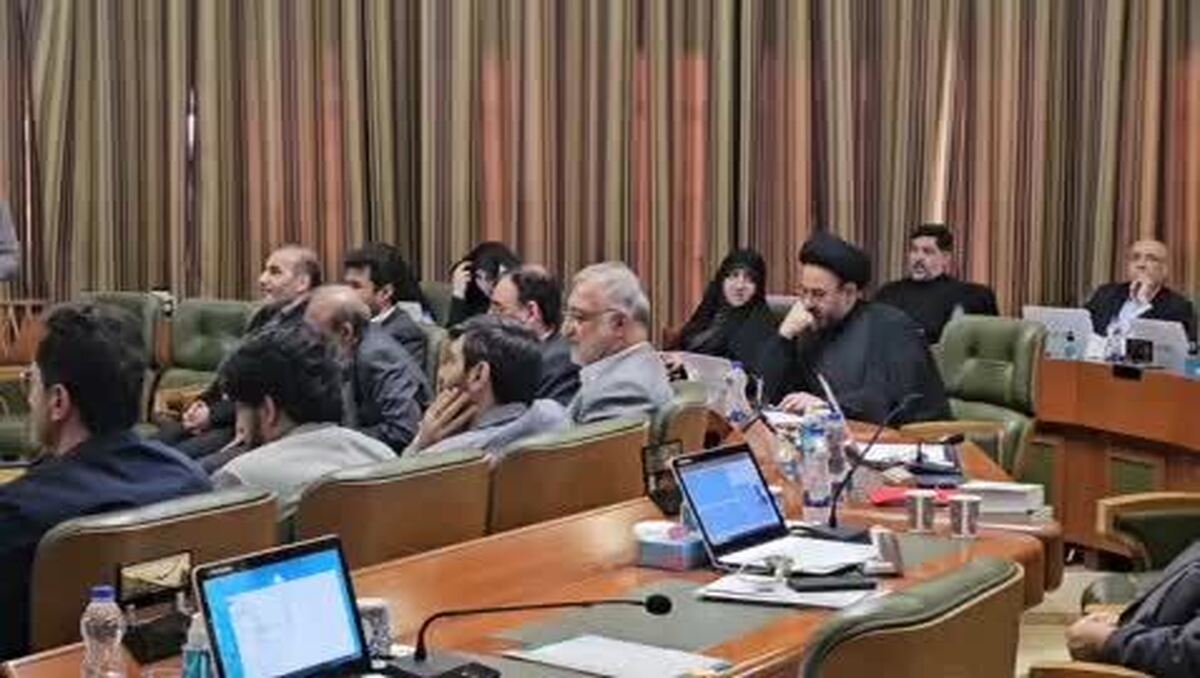 ببینید| جدال مهدی چمران و زاکانی: من کور نبودیم، می‌دیدم! اجازه بده عزیز من!