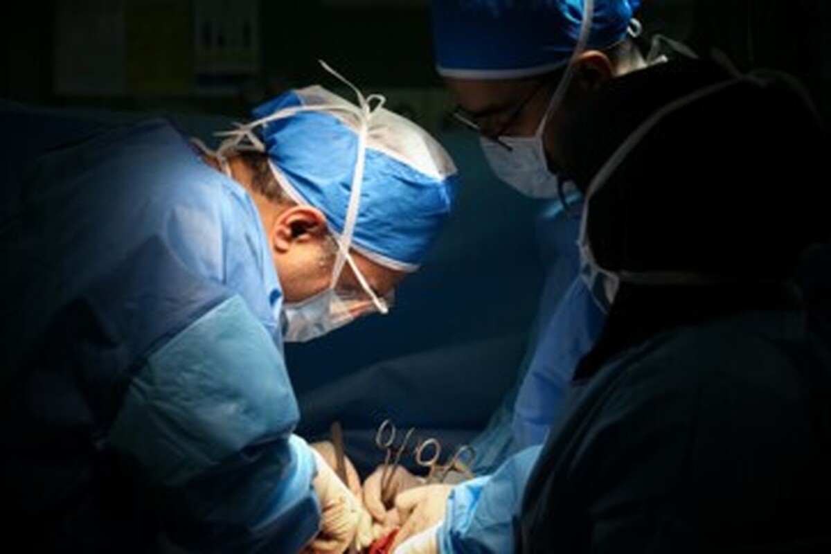 خارج کردن ۹۰ بسته مواد مخدر از معده یک فرد در کرج