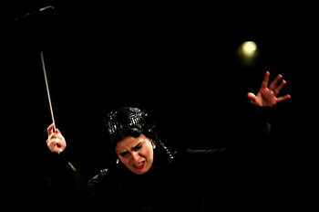 بانویی بر سکوی رهبری ارکستر سمفونیک؛ شب پرچالش و متفاوت تالار وحدت