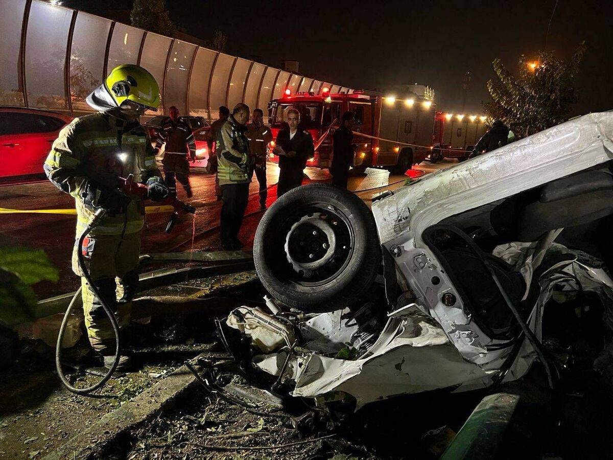 واژگونی خودروی سواری در بزرگراه حکیم تهران ۲ کشته برجای گذاشت