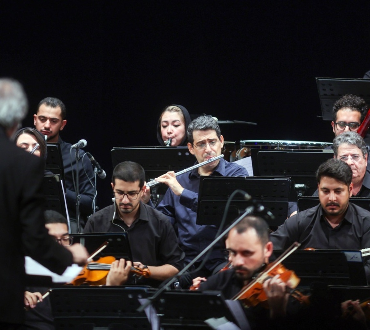 ارکستر موسیقی ملی ایران «کنون به گوش می‌رسد…» را به صحنه برد غوغای سعید فرج‌پوری با کمانچه