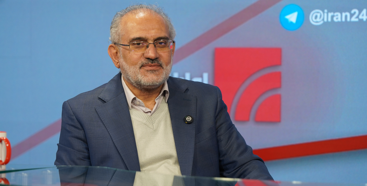 حسینی:دولت پزشکیان زیر فشار؛ منتقدان اصلاح‌طلب دنبال واکنش‌سازی‌اند/پایبندی رئیس‌جمهور به سیاست‌های نظام، حامیان دیروز را به بن‌بست رساند/ منتقدین دنبال تقابل میان دولت و حاکمیت‌اند