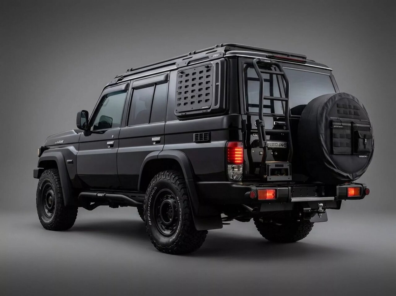 لندکروزر با لباس لاکچری وارد میدان شد / عکس لندکروزر با لباس لاکچری وارد میدان شد / عکس