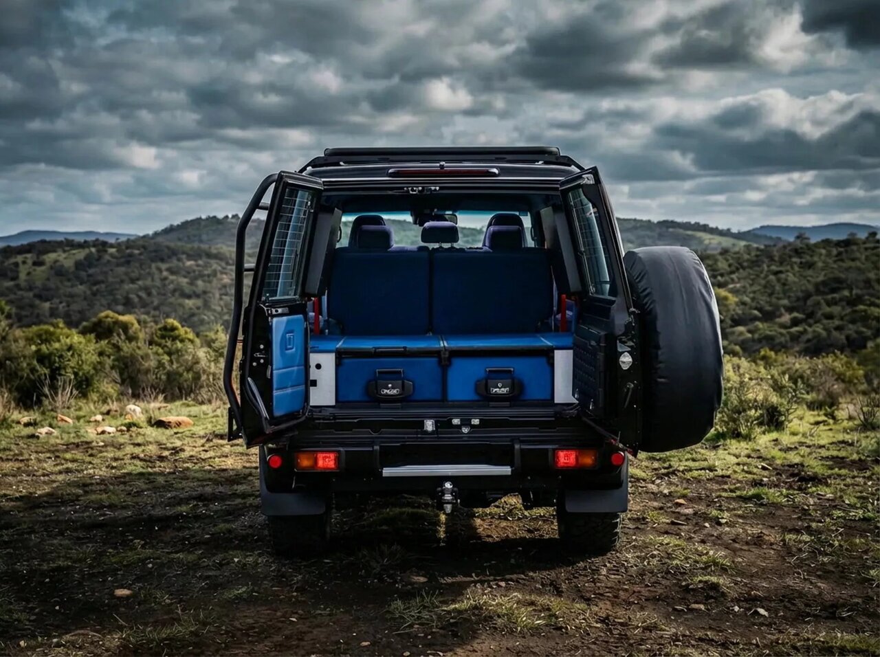 لندکروزر با لباس لاکچری وارد میدان شد / عکس لندکروزر با لباس لاکچری وارد میدان شد / عکس