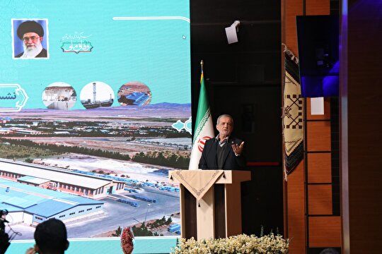 پزشکیان: خودروهای دولتی نباید با کارت سهمیه بنزین بزنند