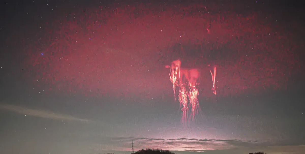 ثبت هم‌زمان دو پدیده بسیار نادر در یک عکس