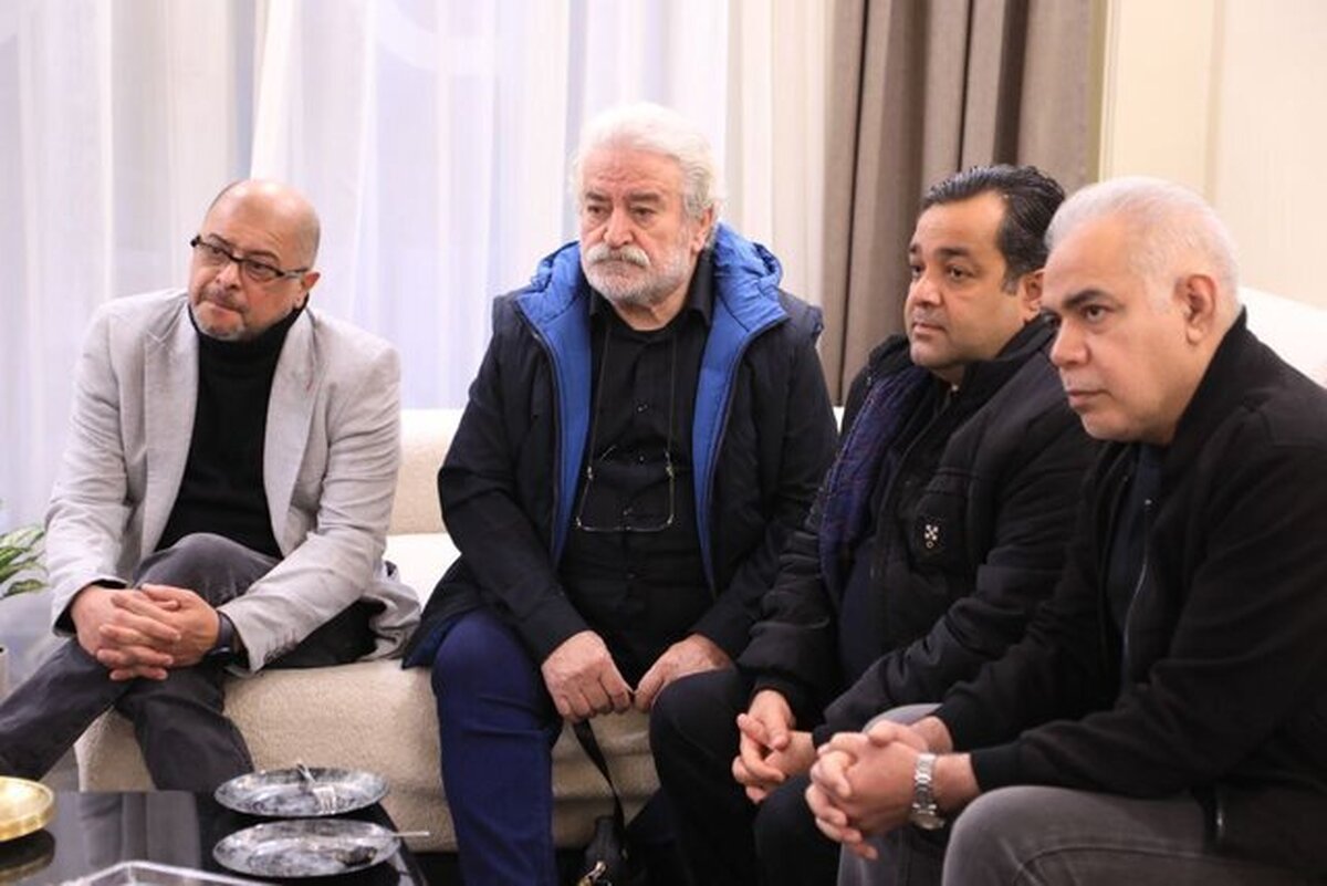 دیدار هنرمندان از خانواده هادی مرزبان