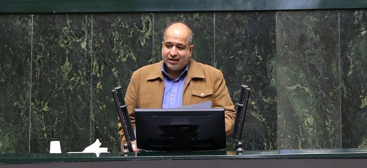 نماینده تهران: پول‌های مردم به جیب فوتبالیست‌های درجه‌چندم خارجی می‌رود