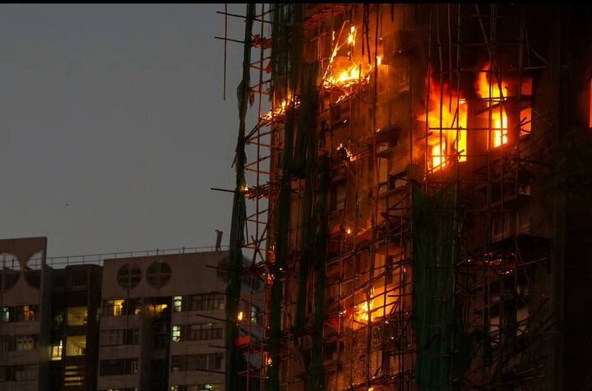 آتش‌سوزی مهیب در هنگ کنگ با ۱۴ کشته و چندین زخمی