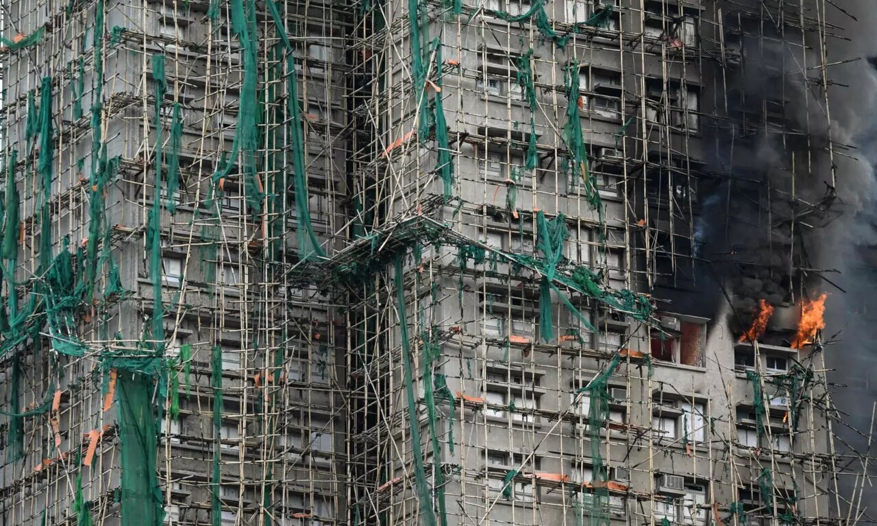 آتشسوزی آخرالزمانی در هنگکنگ؛ تاکنون ۹۴ نفر جان باختند آتشسوزی آخرالزمانی در هنگکنگ؛ تاکنون ۹۴ نفر جان باختند